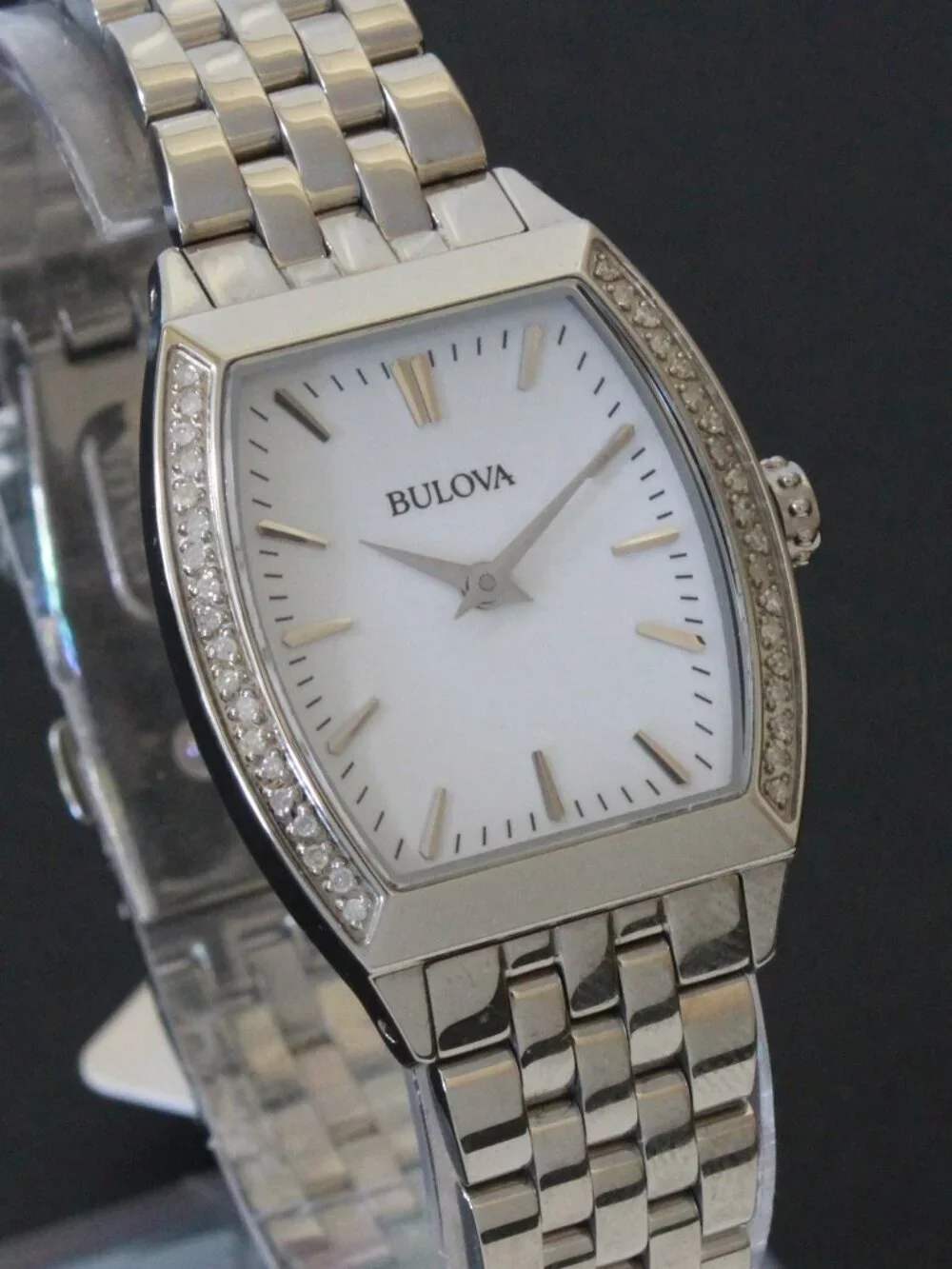 Bulova classic tonneau